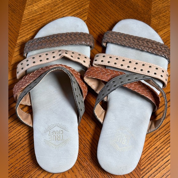 True Craft Sandals - Picture 2 of 3
